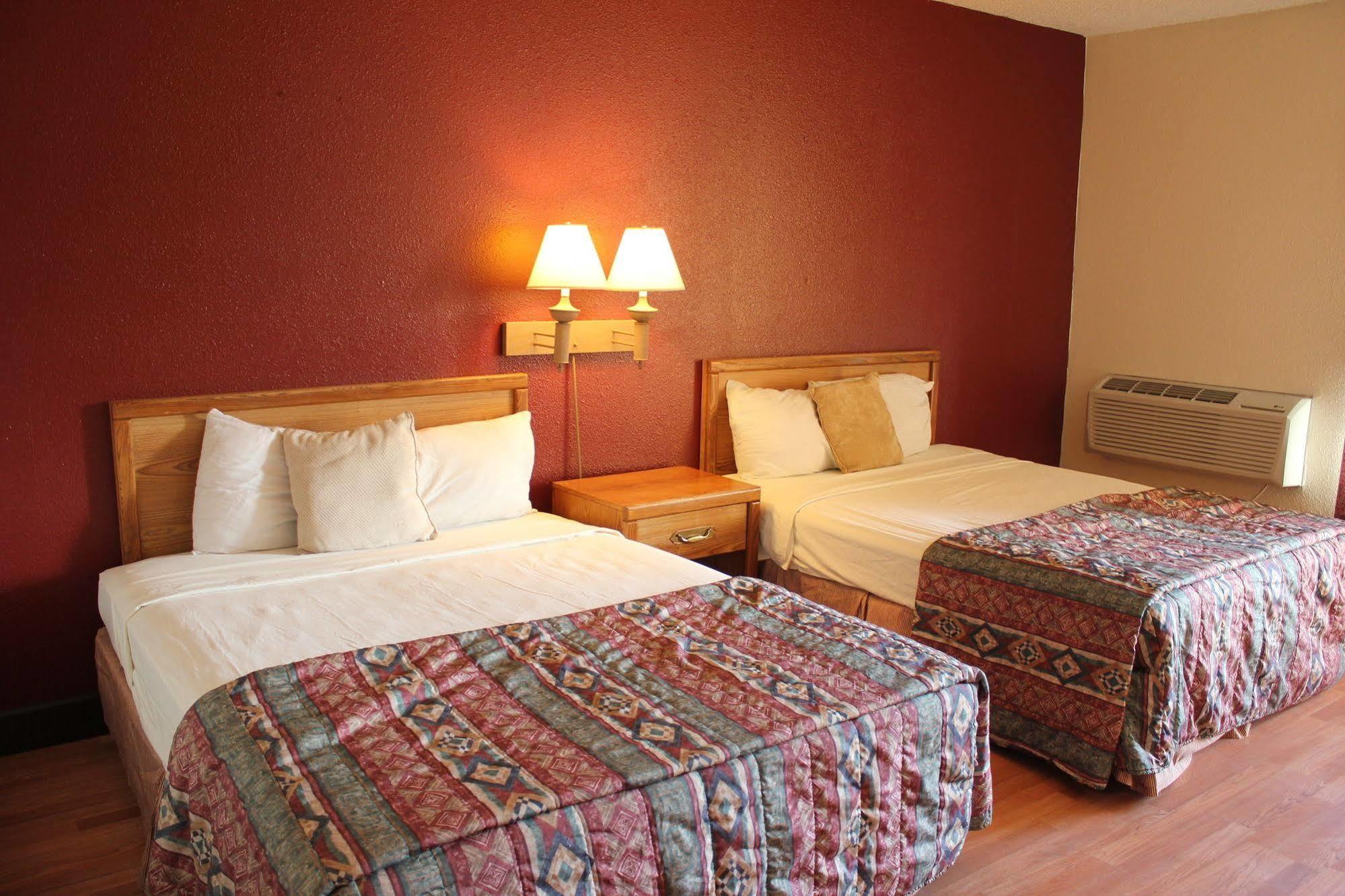 Fortuna Inn And Suites Tucson Exterior photo