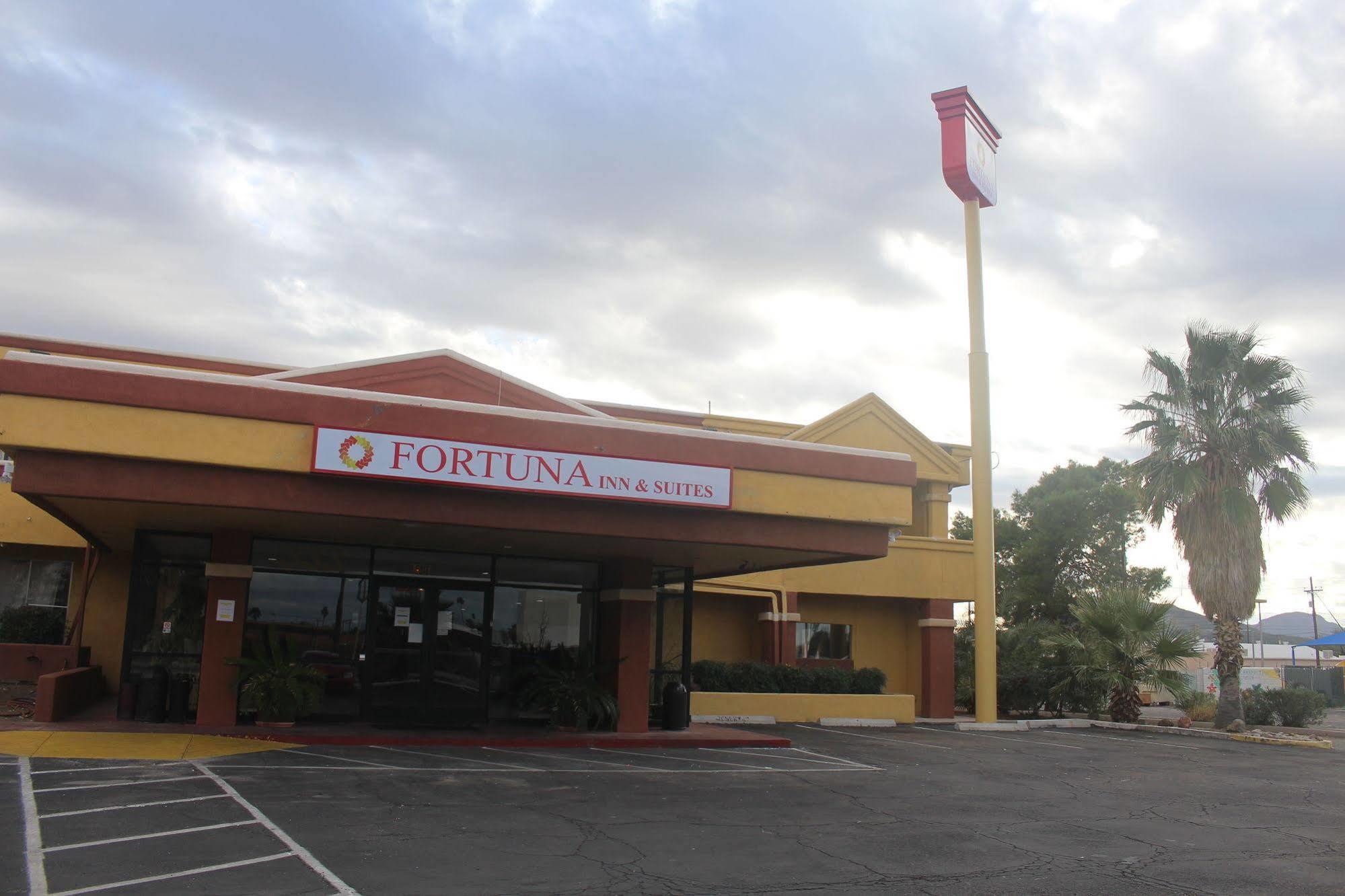 Fortuna Inn And Suites Tucson Exterior photo