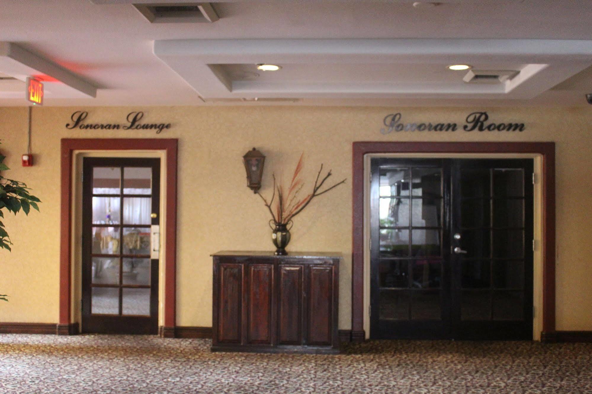 Fortuna Inn And Suites Tucson Exterior photo
