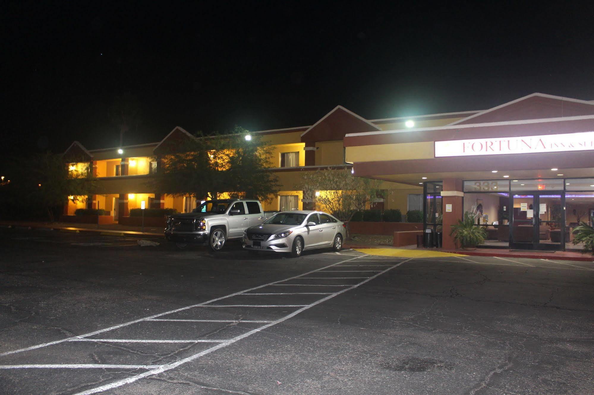 Fortuna Inn And Suites Tucson Exterior photo